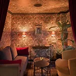 Snob Hotel