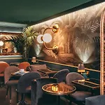 Snob Hotel