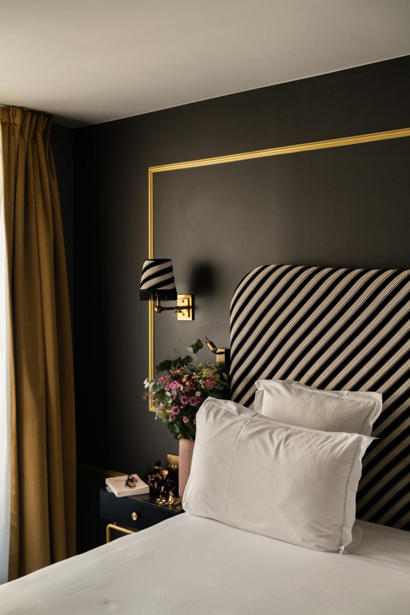 Snob Hotel