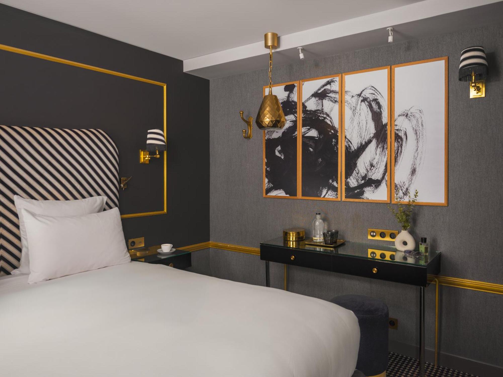 Snob Hotel