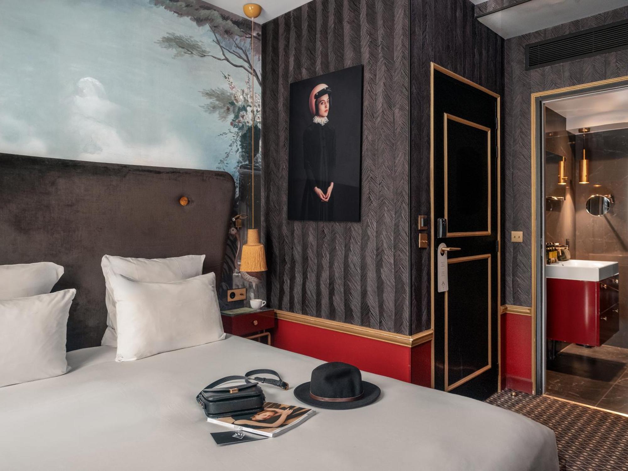 Snob Hotel