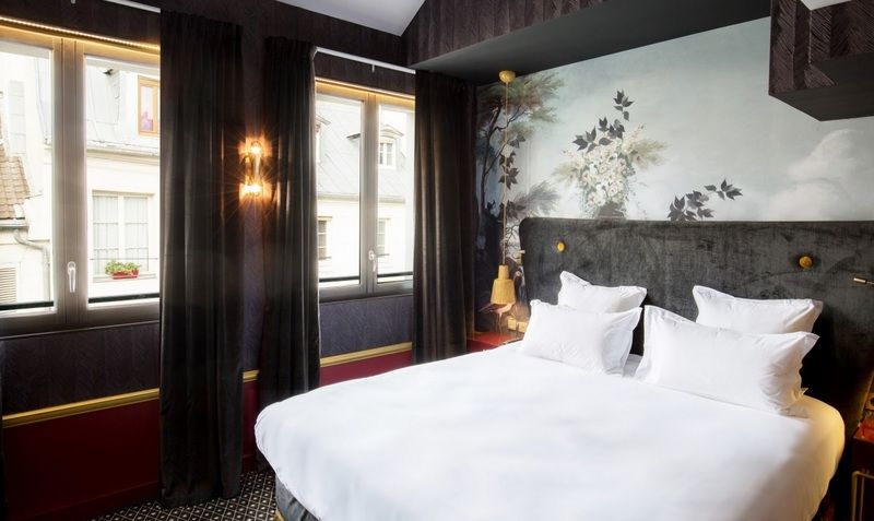 Snob Hotel