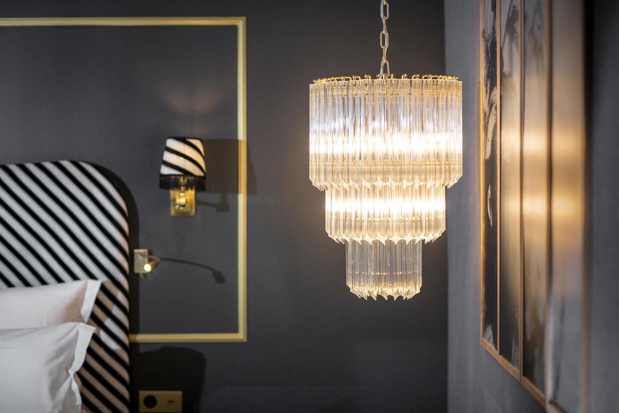 Snob Hotel